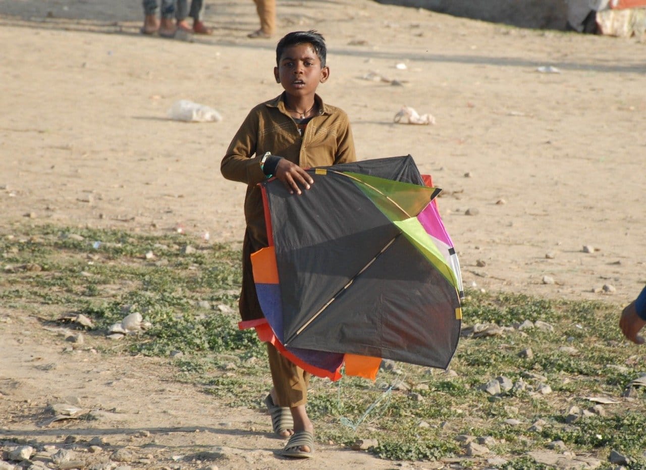 Two minors injured by stray kite string in Rawalpindi