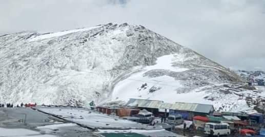 Heavy Snow Makes Babusar Route Dangerous for Travel