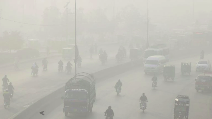 Smog Disrupts Transport as Cold, Foggy Conditions Grip Punjab