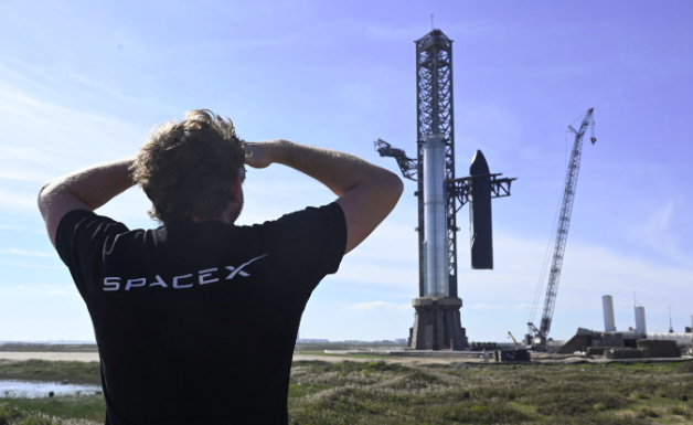 Is China About to Overtake the US in the Race to the Moon?