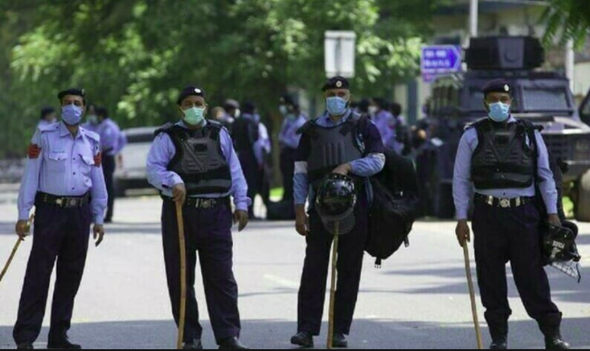 Police Encounter in New Town Ends with One Robber Dead