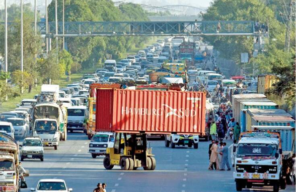 Massive Eid Crowd Floods Murree, Traffic Police on High Alert
