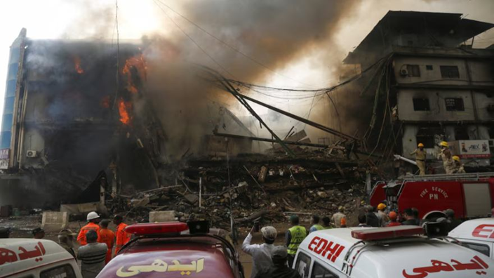 Massive Fire Erupts at Karachi Shopping Centre
