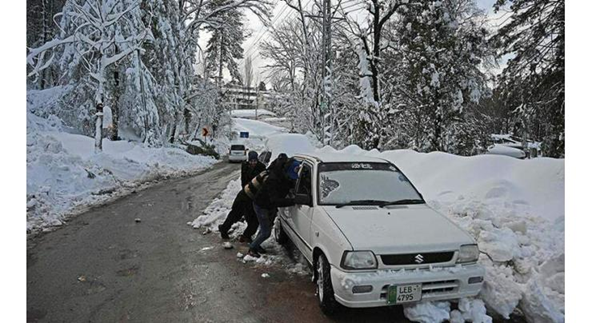 Rescue 1122, police on high alert amid light snowfall in Murree