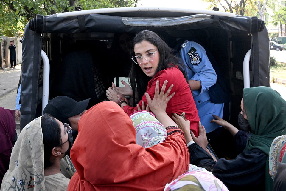 NCSW Condemns ‘Inhumane’ Arrest of Women Journalists