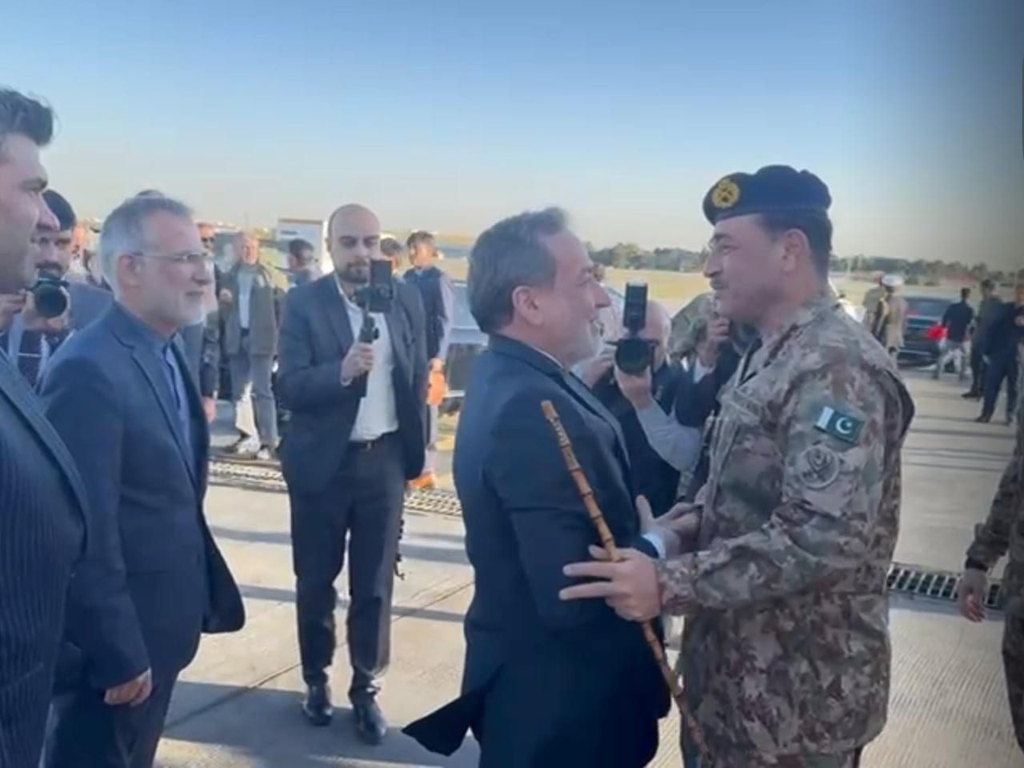 Iran Araqchi Arrives in Islamabad to Advance Peace Talks