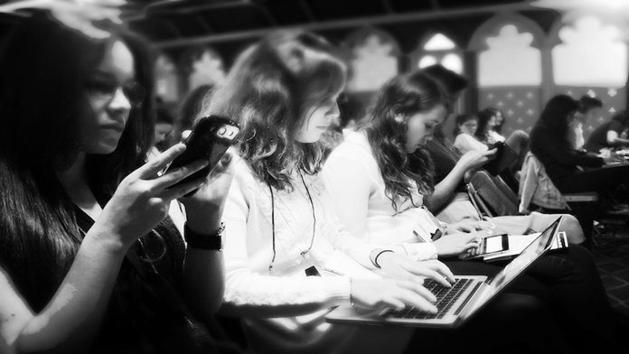 Online Abuse Forces Women Journalists to Retreat in the AI Age